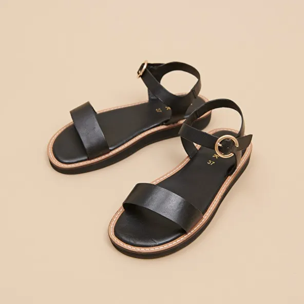 Platform sandals in black leather