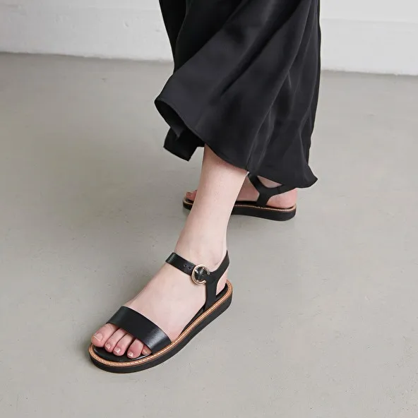 Platform sandals in black leather